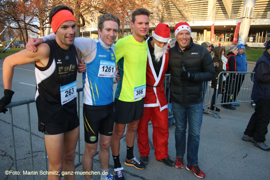 Sieger 2016 Steffen Burkert (3. Platz), Erlend S&oslash;rtveit (1. Platz) und Julian Erhardt (2. Platz) , Veranstalter Alexander Fricke (Nikolaus) (&copy; Foto. Martin Schmitz)